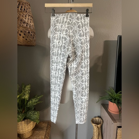 ☑️Commando Faux Leather Perfect Leggings White Snake Animal M - Picture 10 of 10